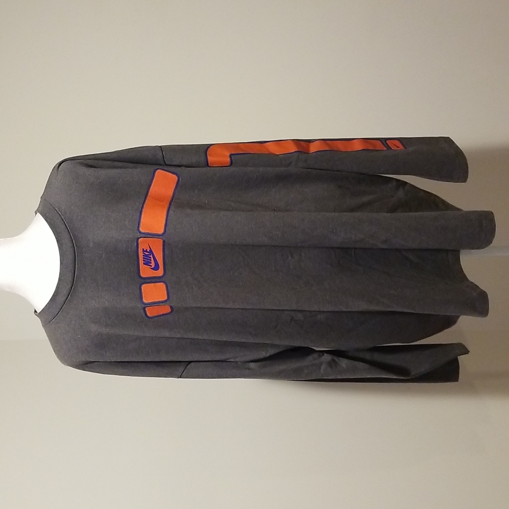NWT! Nike Gray Long Sleeve T-Shirt